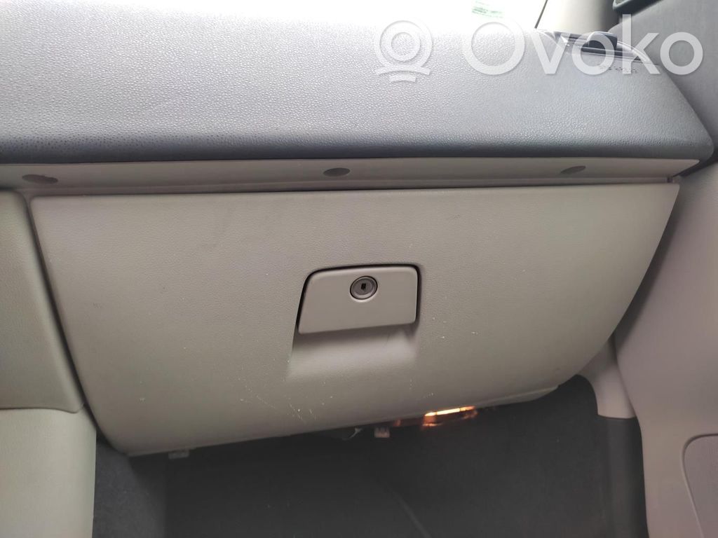 Volvo C30 Juego guantera 