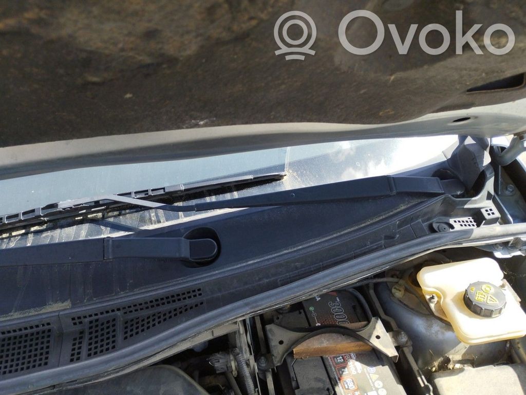 Mazda 5 Front wiper blade arm 