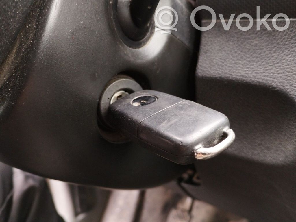 Volkswagen Caddy Užvedimo spynelė 