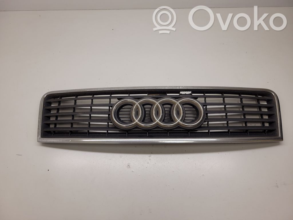 Audi A6 S6 C5 4B Etupuskurin ylempi jäähdytinsäleikkö 