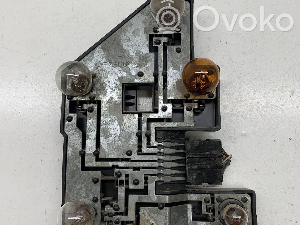 Opel Vectra B Aizmugures spuldzes vāka turētājs 