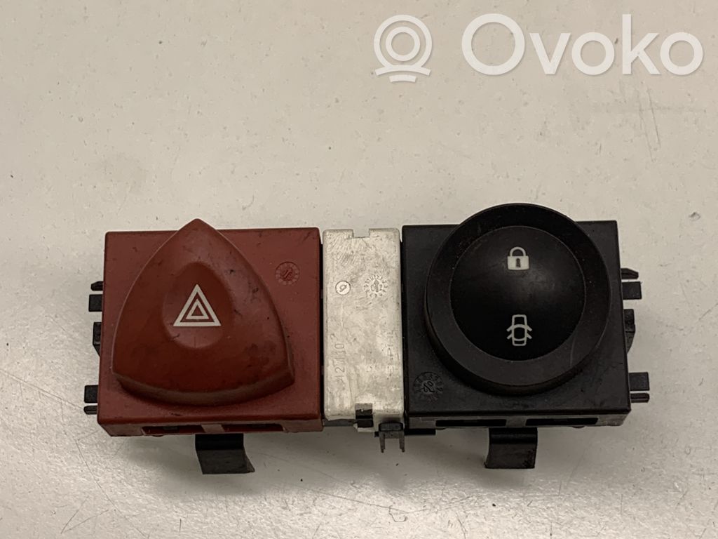 Renault Megane II Hazard light switch 