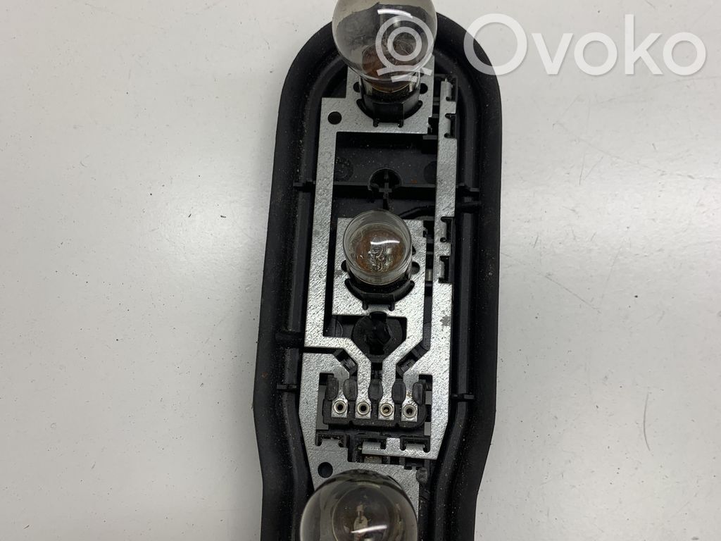 BMW 5 E39 Takavalon polttimon suojan pidike 