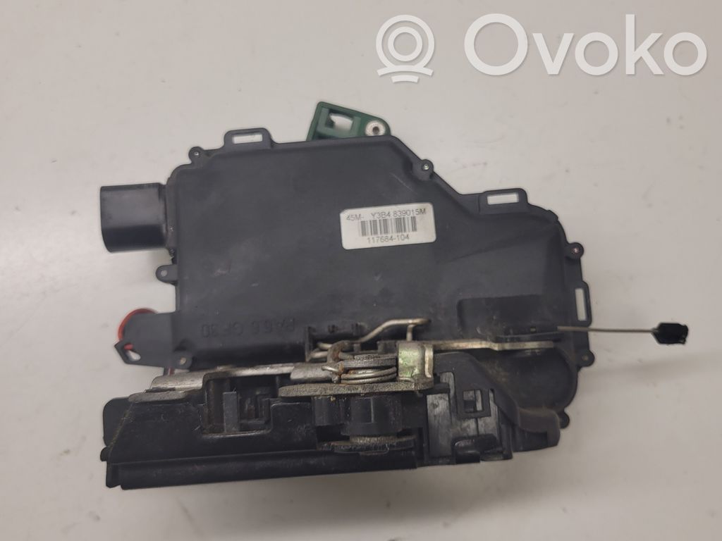 Volkswagen PASSAT B5.5 Zamek drzwi tylnych 