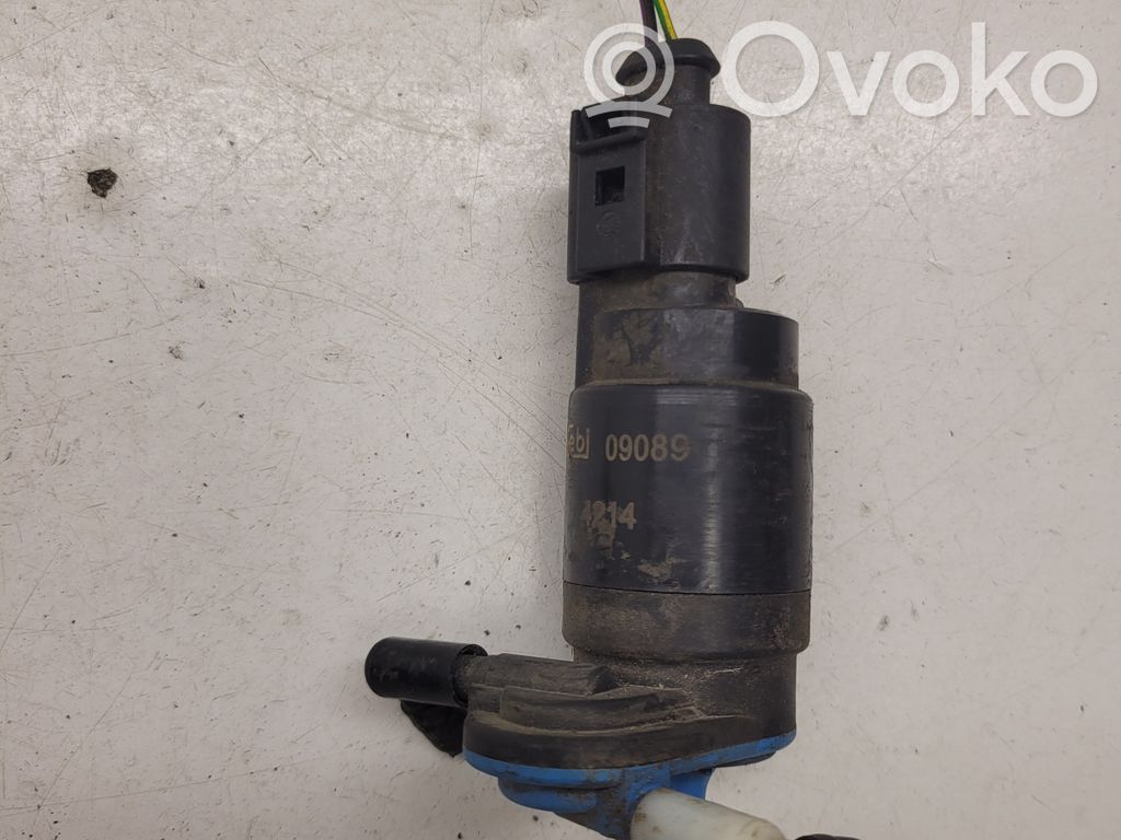 Audi A4 S4 B6 8E 8H Windscreen/windshield washer pump 