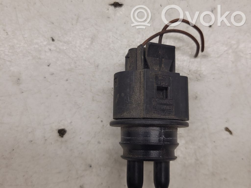Volkswagen PASSAT B5 Sensor de nivel del líquido limpiaparabrisas 