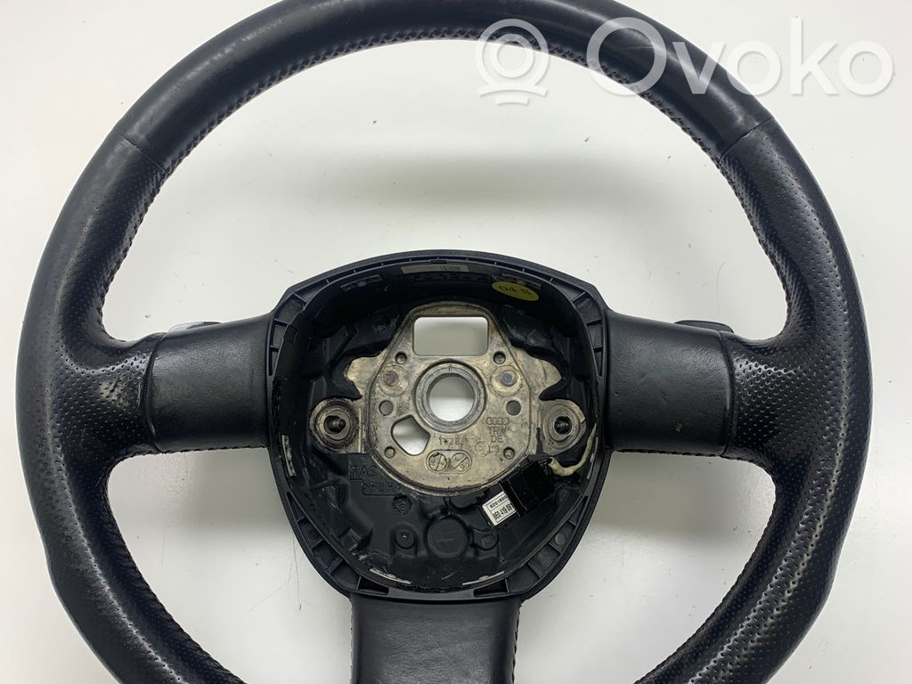 Audi A4 S4 B7 8E 8H Ohjauspyörä 