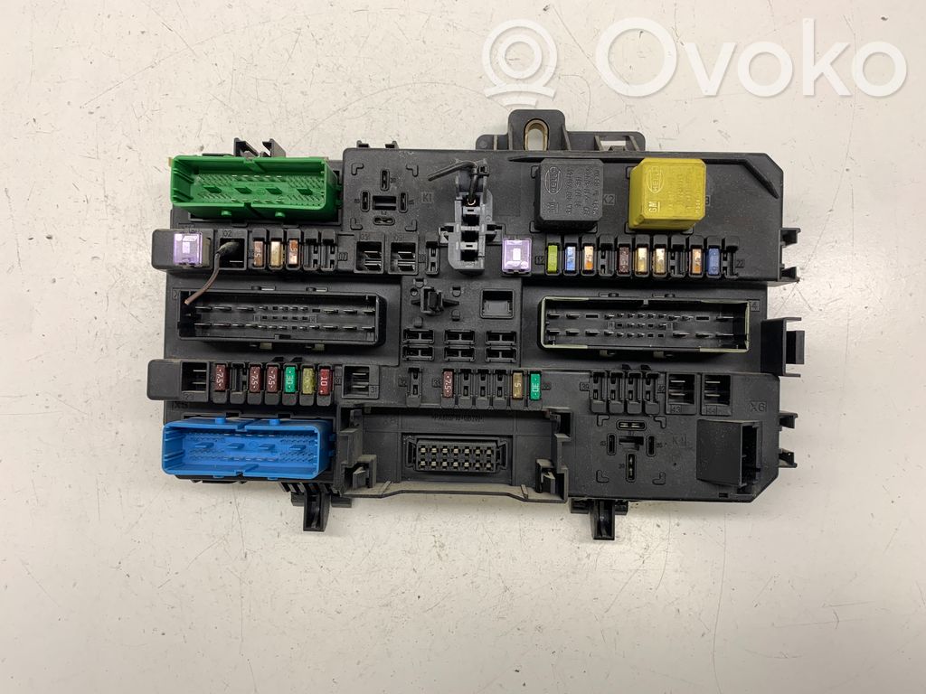 Opel Astra H Módulo de fusible 