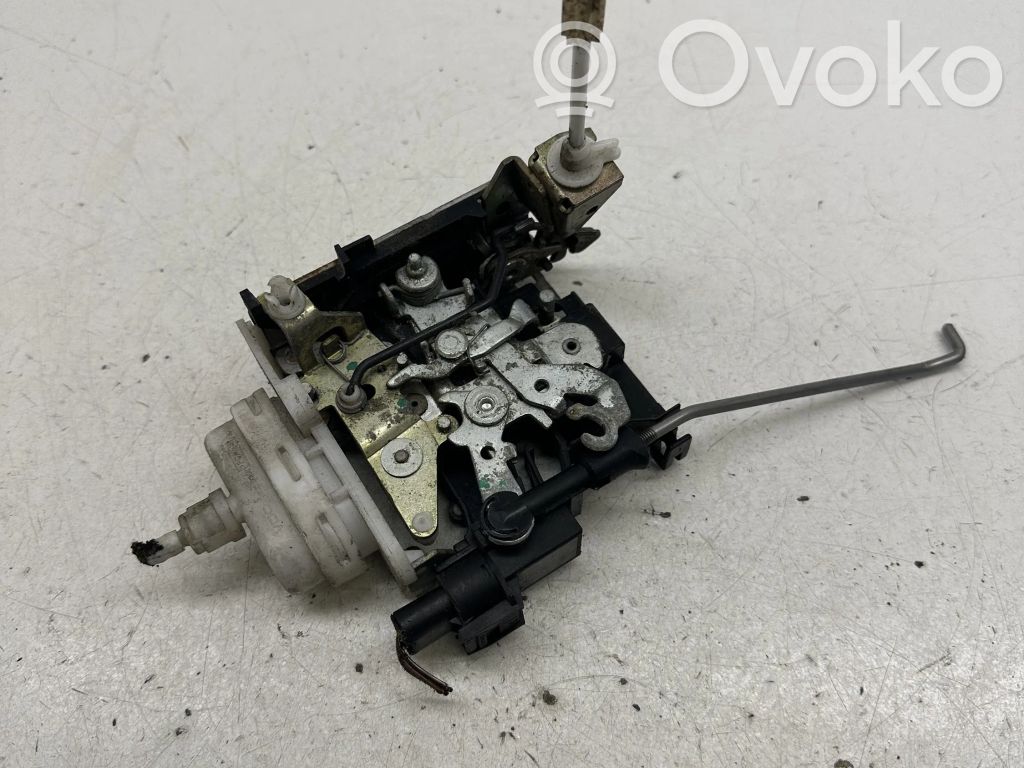 Audi A4 S4 B5 8D Priekinė durų spyna 