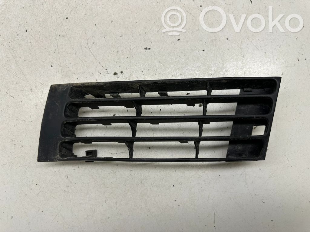 Audi A4 S4 B5 8D Unteres Gitter dreiteilig vorne 