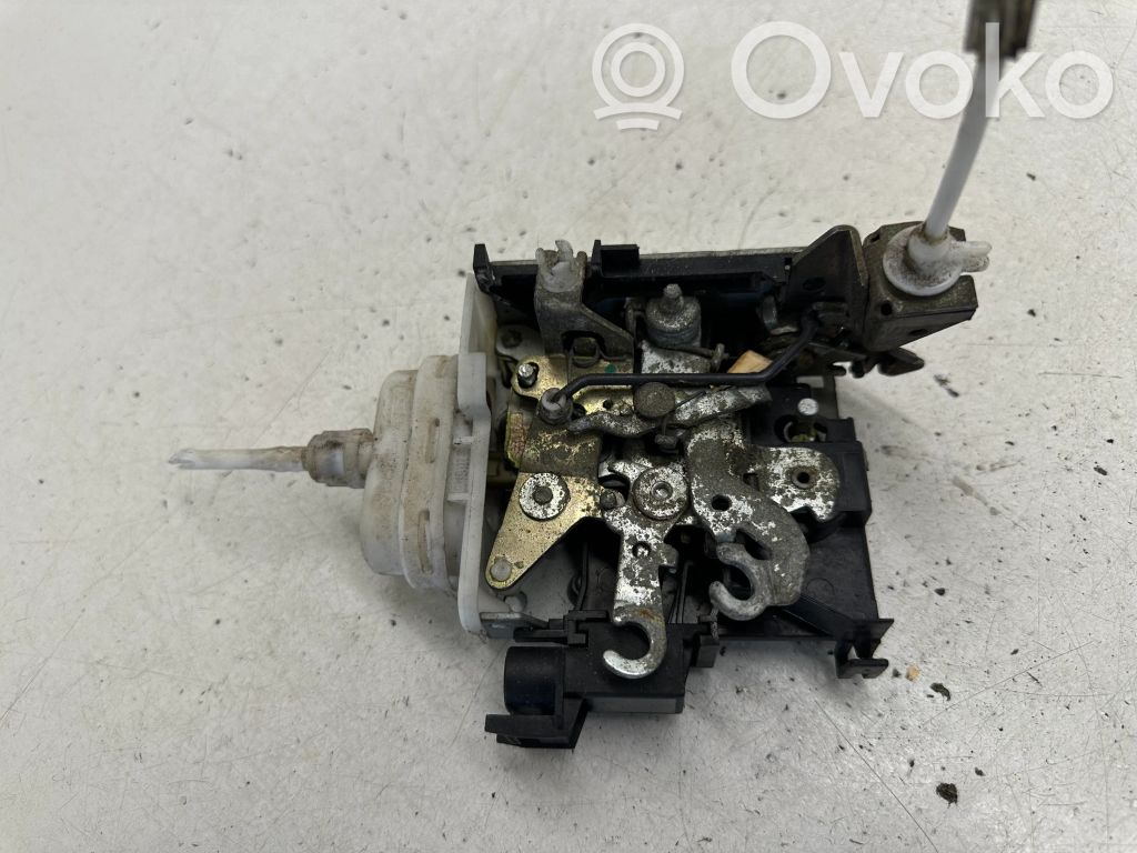 Audi A4 S4 B5 8D Priekinė durų spyna 