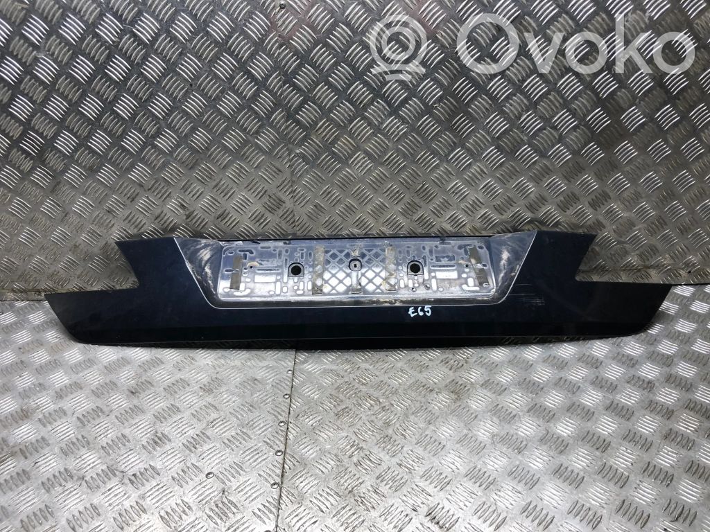 BMW 7 E65 E66 Apdaila galinio dangčio 