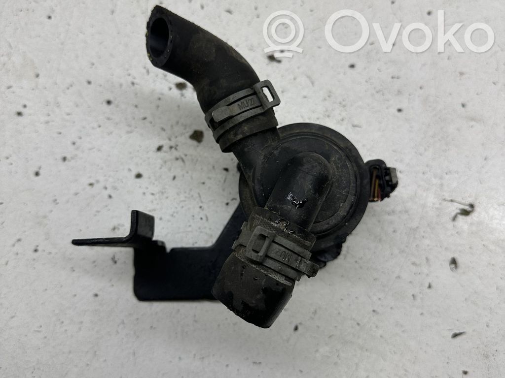 Audi A4 S4 B8 8K Pompa cyrkulacji / obiegu wody 