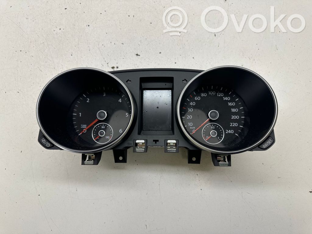 Volkswagen Golf VI Speedometer (instrument cluster) 