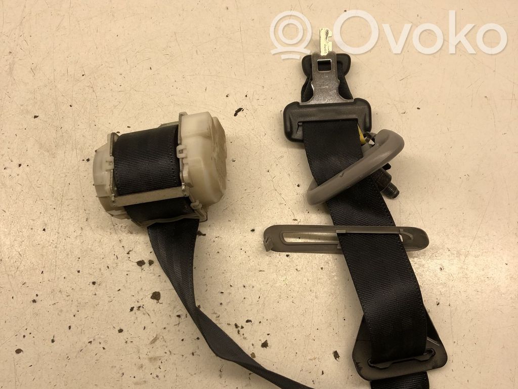 Toyota Yaris Pas bezpieczeństwa fotela tylnego środkowego 