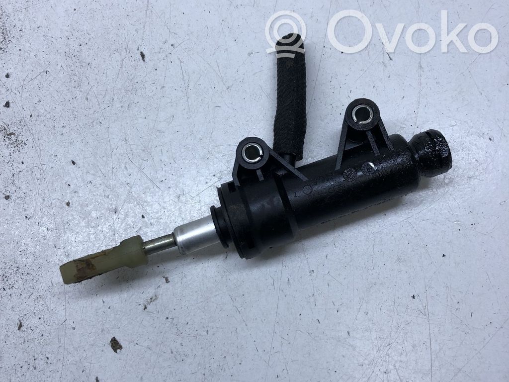 BMW X3 E83 Cilindro maestro de embrague 