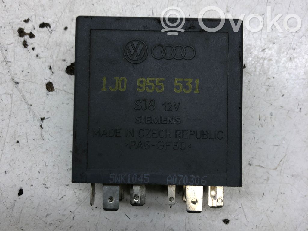 Volkswagen Golf IV Logu tīrītāju relejs 