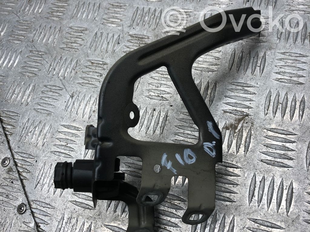 BMW 5 F10 F11 Uchwyt / Mocowanie błotnika przedniego 