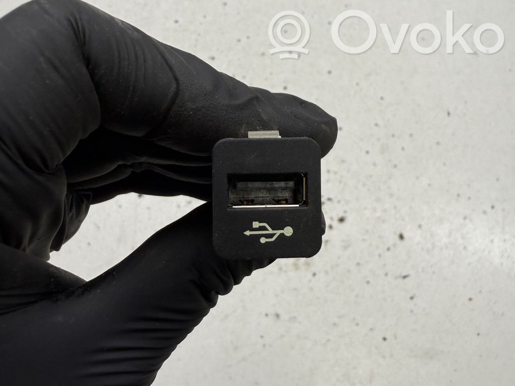 BMW 5 F10 F11 USB socket connector 