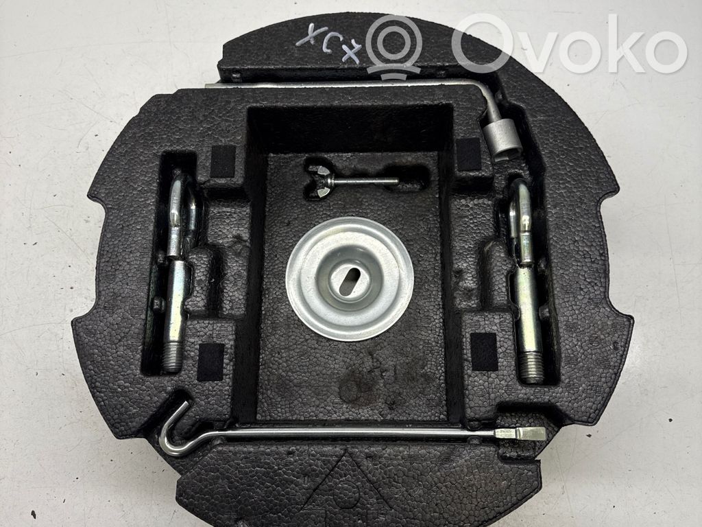 Mazda CX-7 Tool set 
