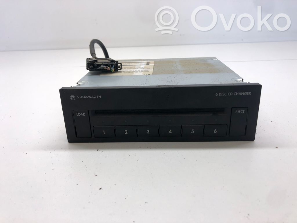 Volkswagen PASSAT B6 Zmieniarka płyt CD/DVD 