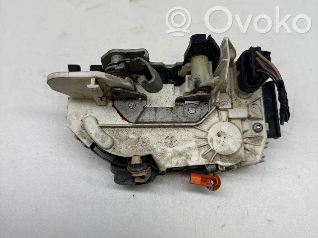 Dodge Caliber Priekšpusē slēdzene 