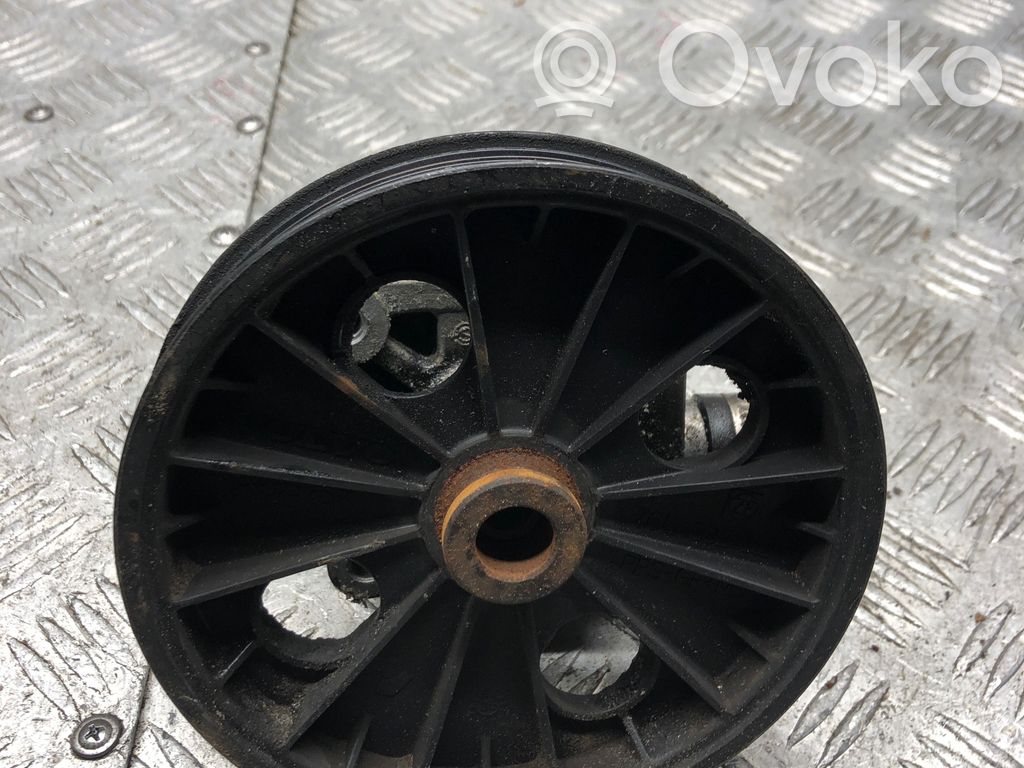 Volvo V70 Ohjaustehostimen pumppu 
