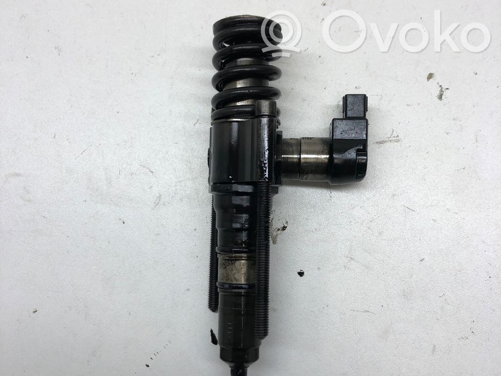 Volkswagen PASSAT B6 Inyector de combustible 