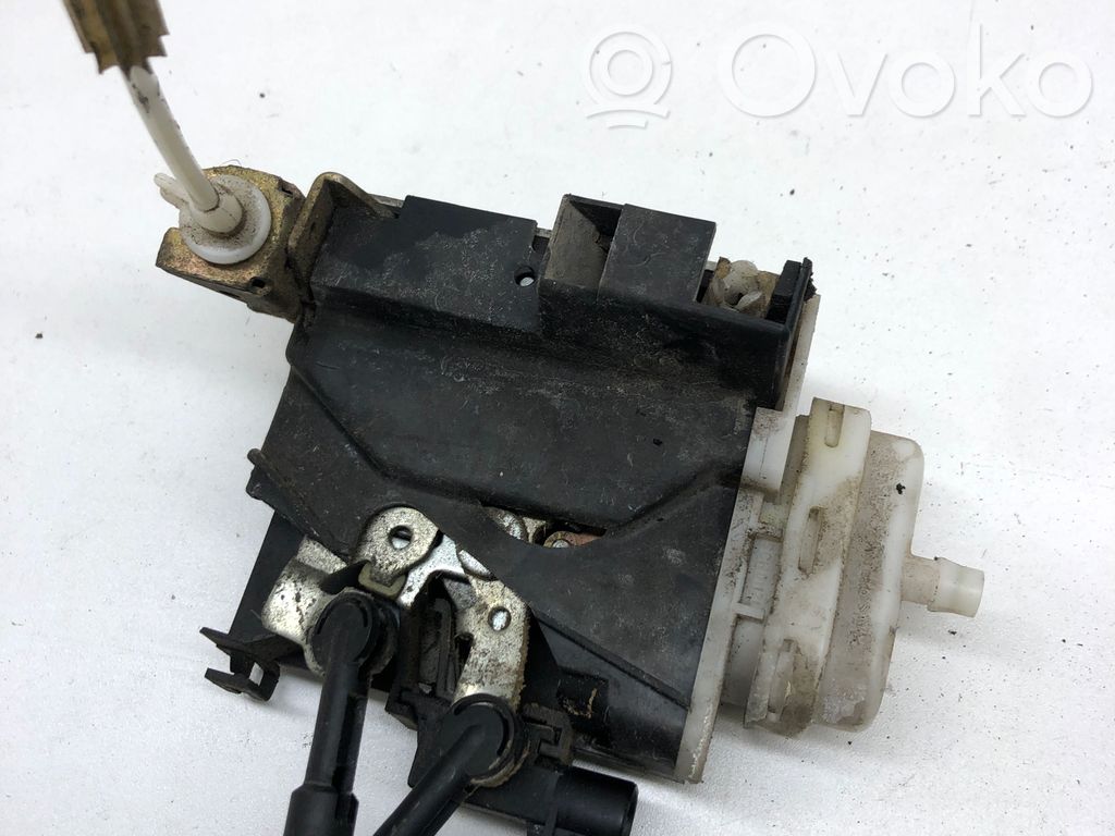 Audi A4 S4 B5 8D Priekinė durų spyna 