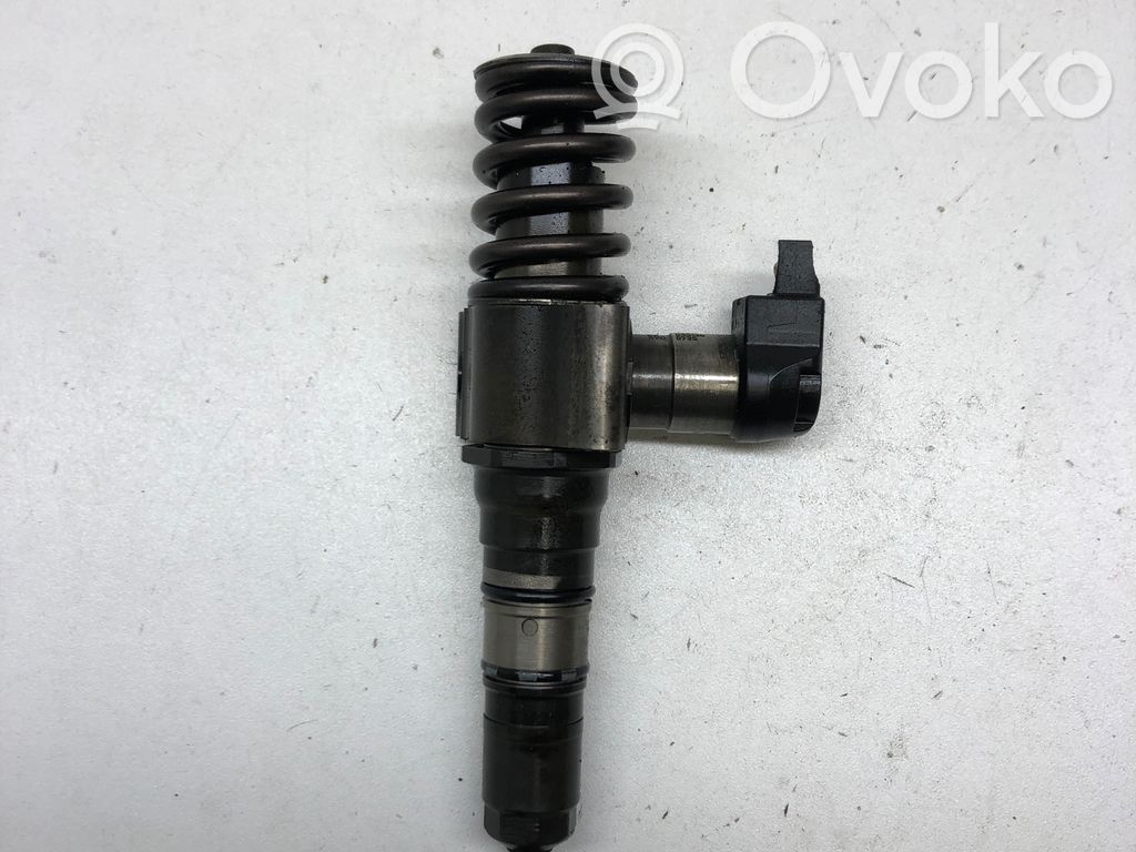 Volkswagen PASSAT B6 Inyector de combustible 