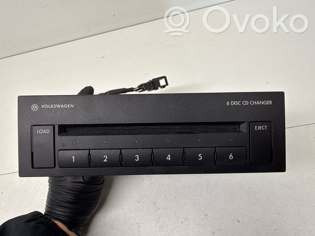 Volkswagen PASSAT B6 Zmieniarka płyt CD/DVD 