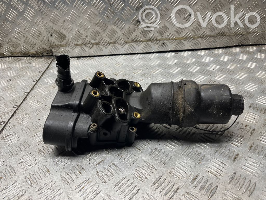 Audi A4 S4 B8 8K Öljynsuodattimen kannake 