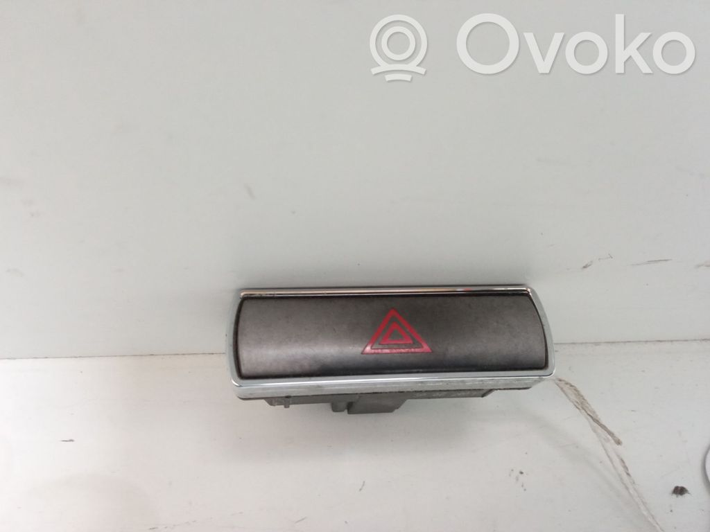 Botón interruptor de luz de peligro