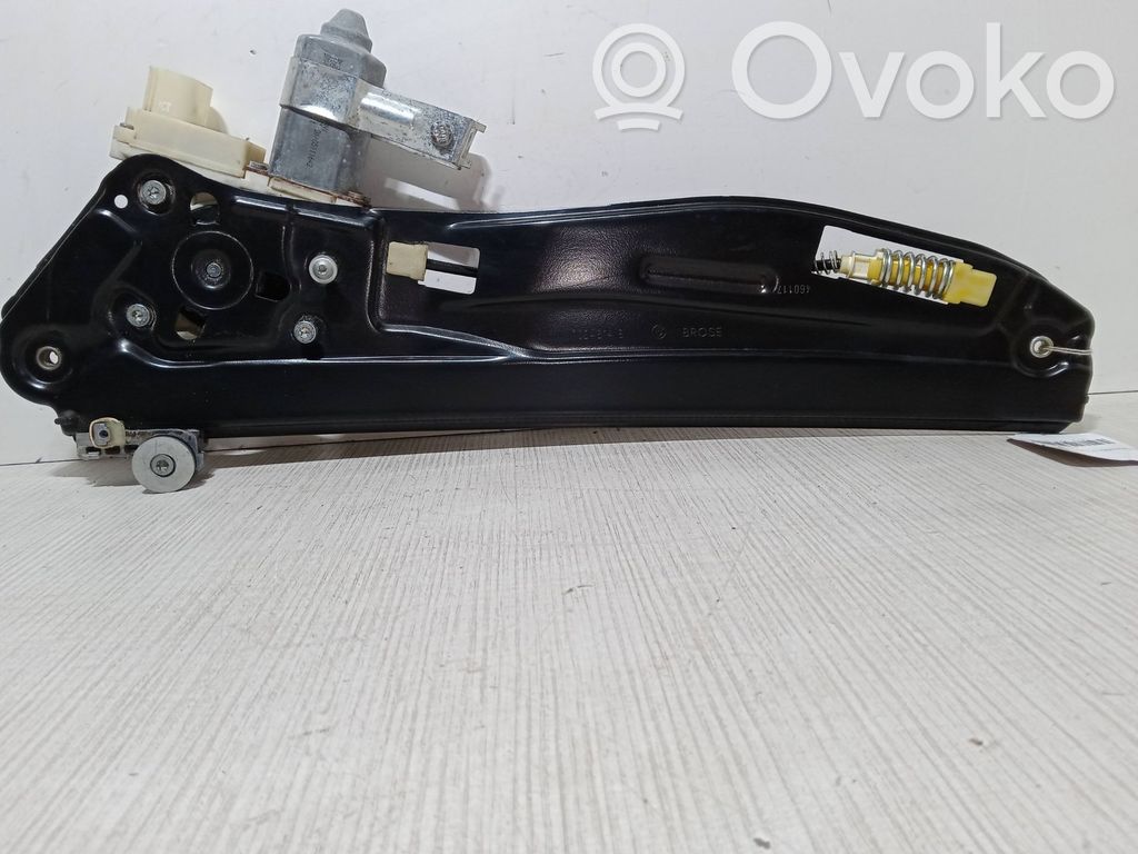 Regulador de puerta trasera con motor   7024814E