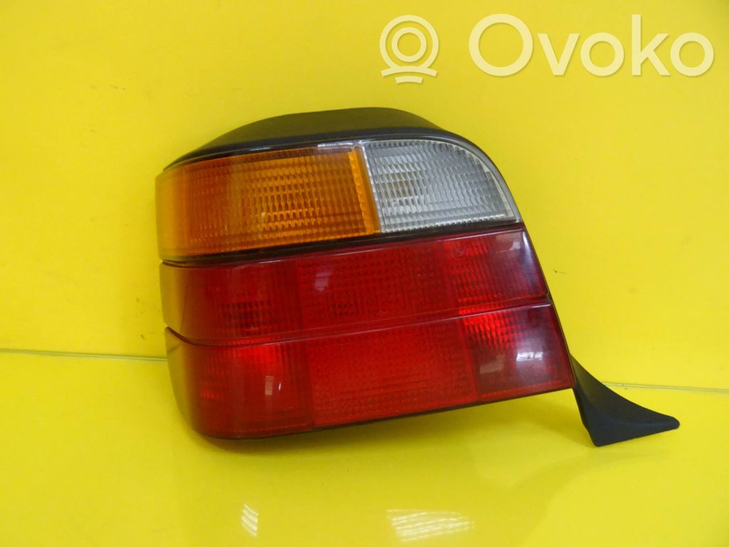 BMW 3 E36 Aizmugurējais lukturis virsbūvē 