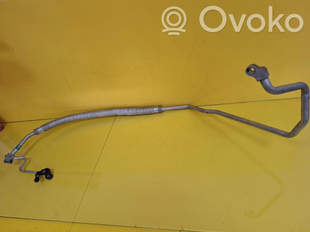 BMW 3 E46 Ilmastointilaitteen putki (A/C) 
