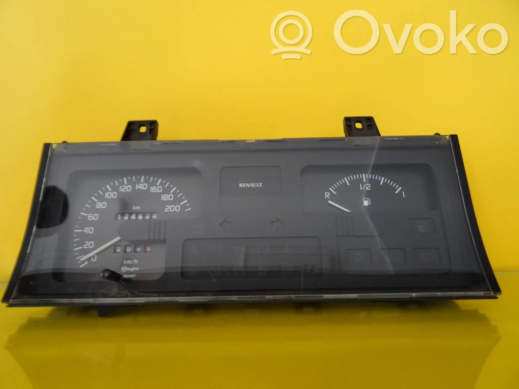 Renault Clio I Speedometer (instrument cluster) 