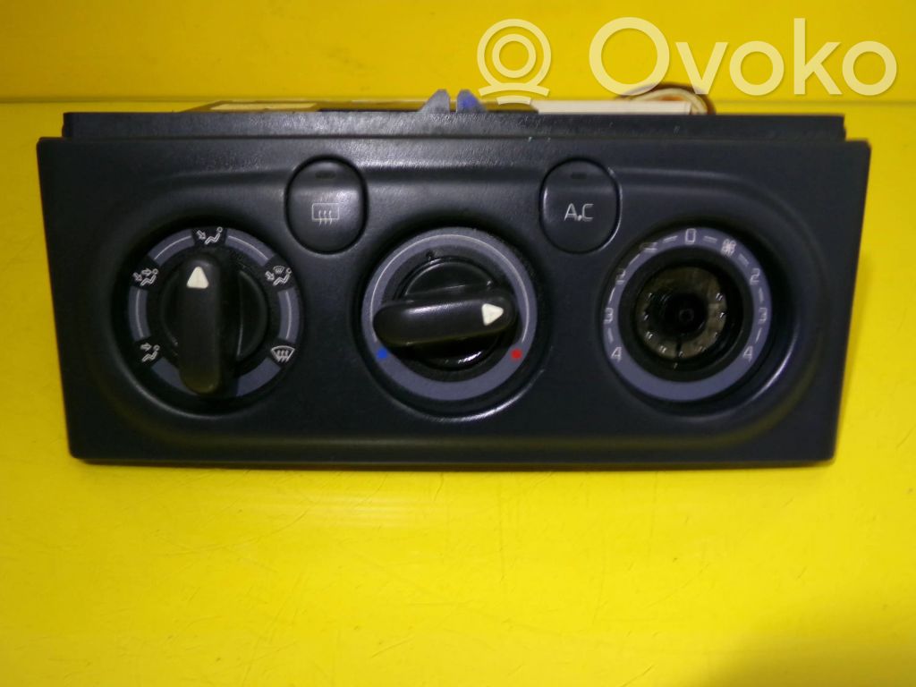 Renault Laguna I Climate control unit 