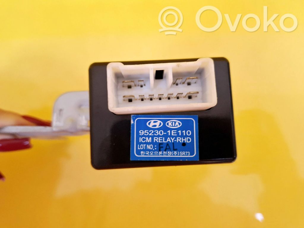 KIA Rio Door control unit/module 