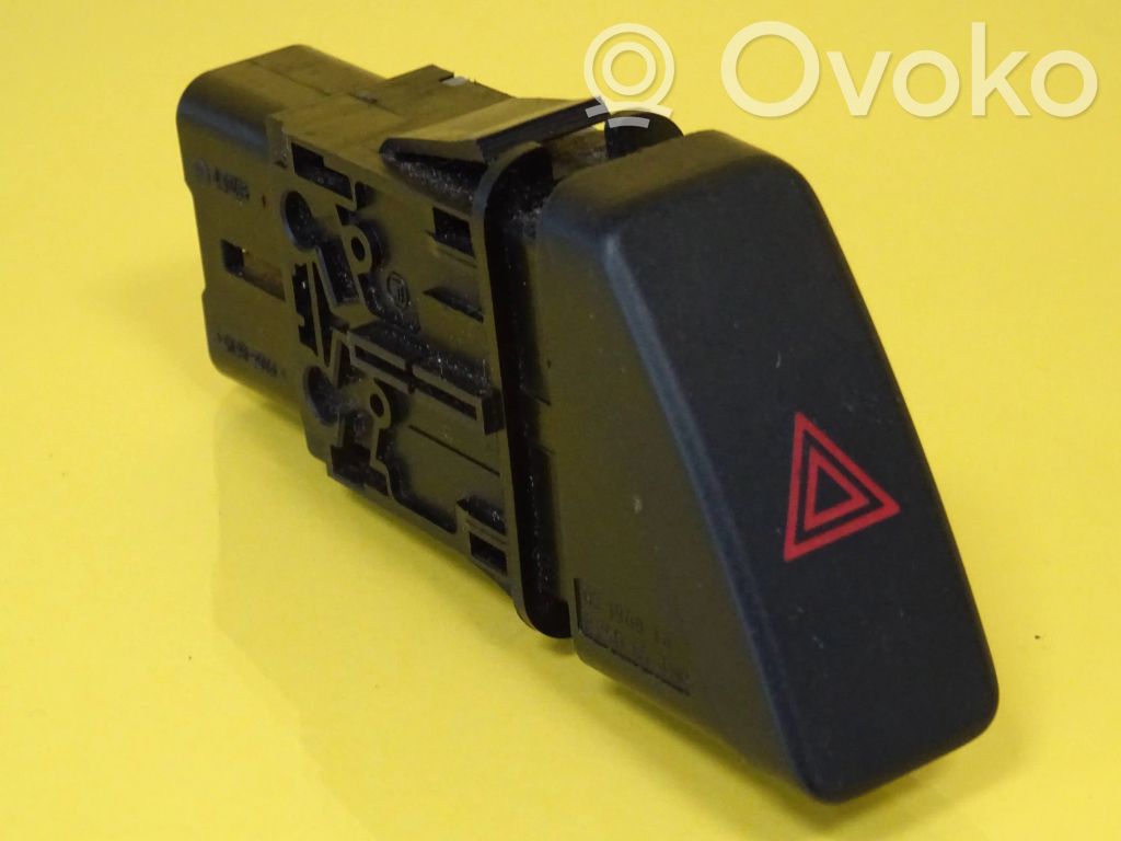 Hazard light switch   B25D664H0,03190010