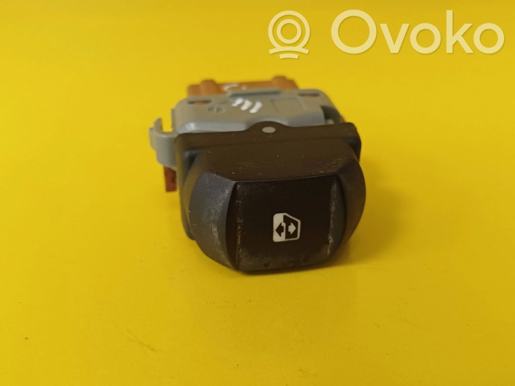 Renault Clio III Electric window control switch 