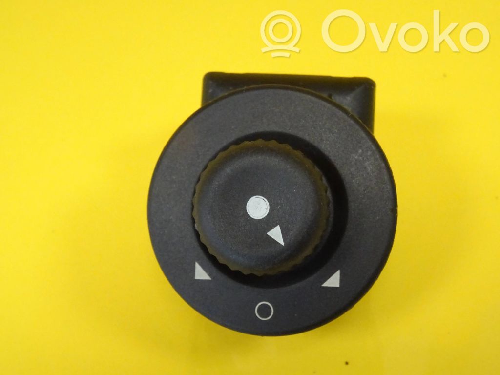 Wing mirror switch   185526