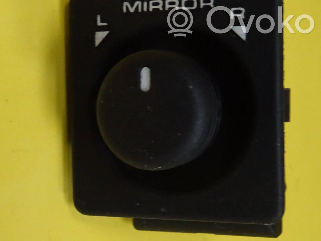 Wing mirror switch   16099