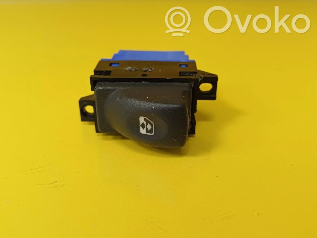 Renault Laguna I Electric window control switch 