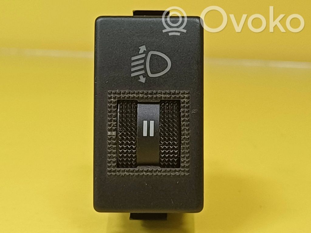 Headlight level height control switch   8D0941301