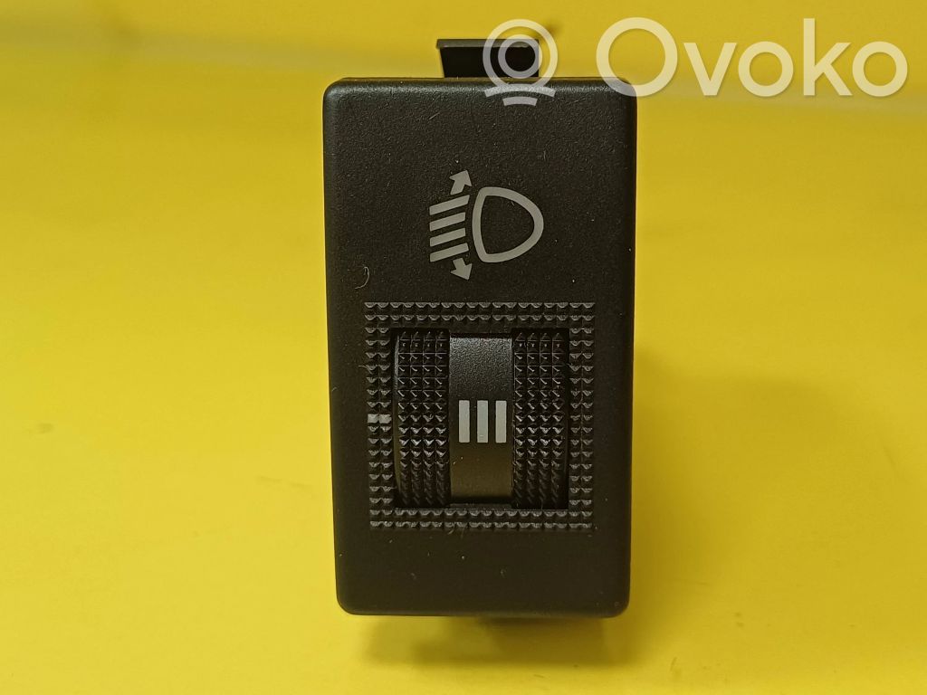 Headlight level height control switch   8D0941301