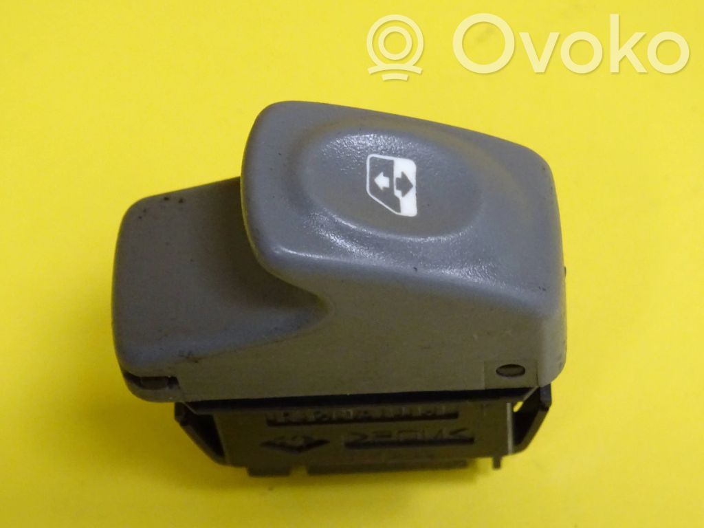 Renault Twingo I Electric window control switch 
