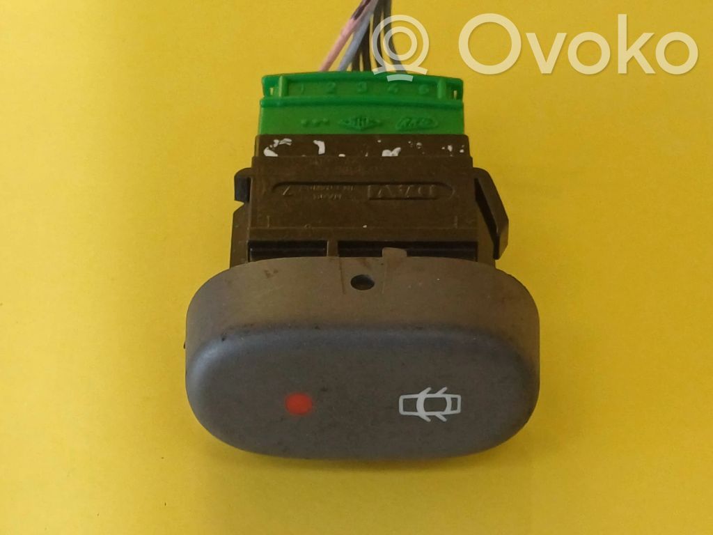 Renault Clio II Central locking switch button 