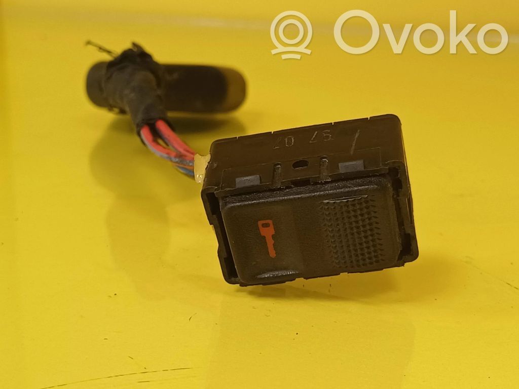 Audi A4 S4 B5 8D Botón interruptor de bloqueo de puertas 