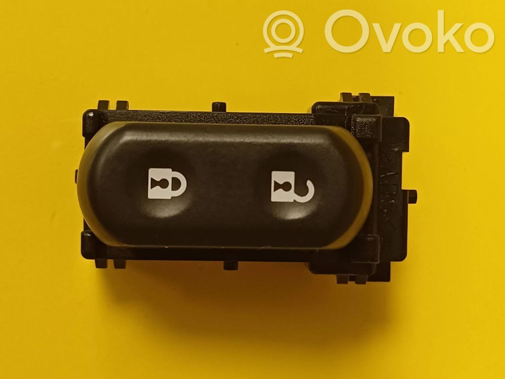 Cadillac CTS Central locking switch button 